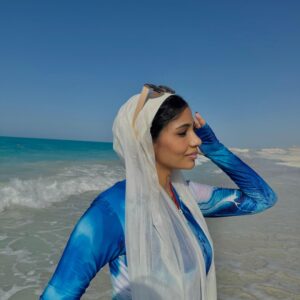 Swimming scarf with waterproof bonnet