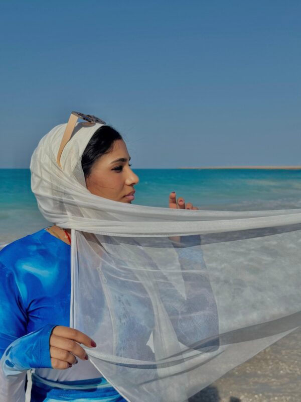Swimming scarf with waterproof bonnet - Image 2